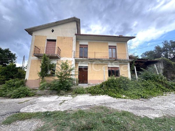 casa indipendente in vendita ad Apice in zona Calvano