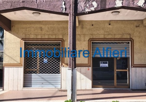 locale commerciale in vendita ad Apice