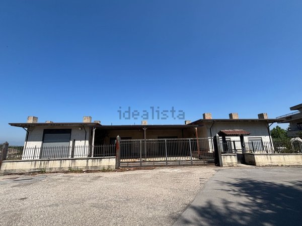 capannone in vendita ad Apice in zona San Donato