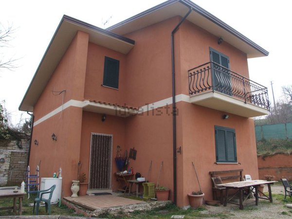 casa indipendente in vendita ad Apice