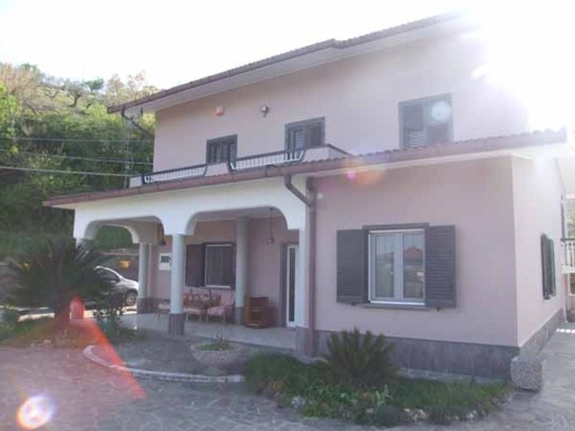 casa indipendente in vendita ad Apice in zona San Martino