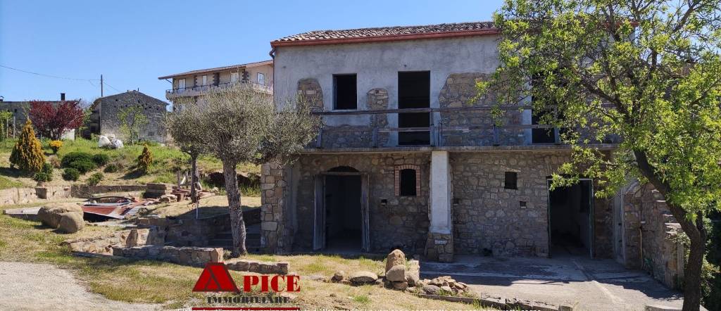casa indipendente in vendita ad Apice in zona Sant'Antonio