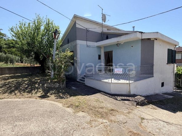 casa indipendente in vendita ad Apice in zona Santa Lucia