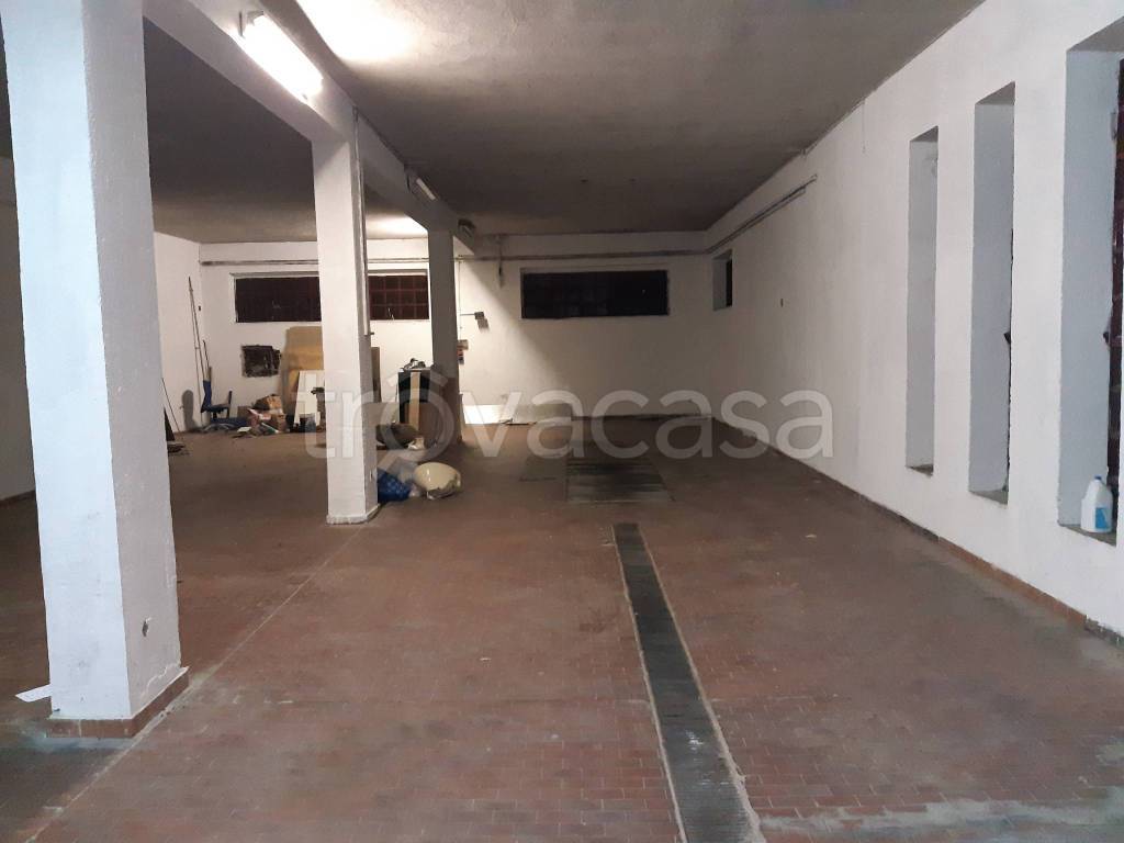 locale commerciale in vendita ad Apollosa