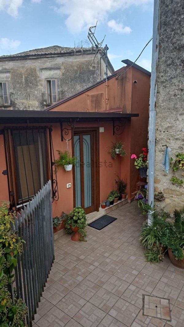 casa semindipendente in vendita ad Apollosa