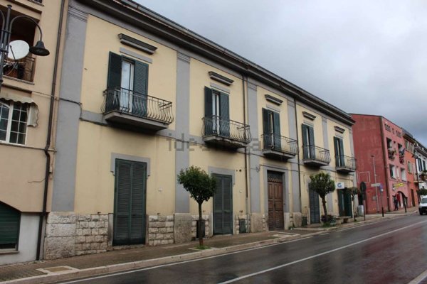 locale commerciale in vendita ad Arpaia