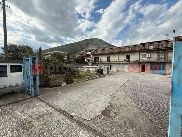 locale commerciale in vendita ad Arpaia