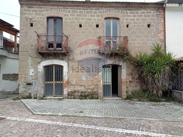 casa semindipendente in vendita ad Arpaia