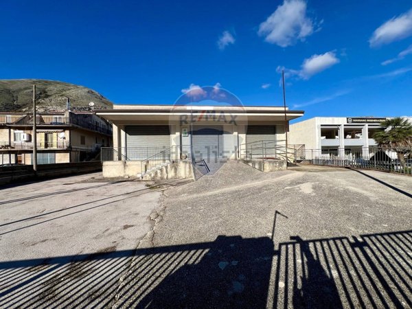locale di sgombero in vendita ad Arpaia