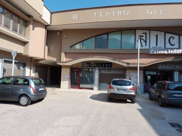 locale commerciale in vendita ad Arpaia