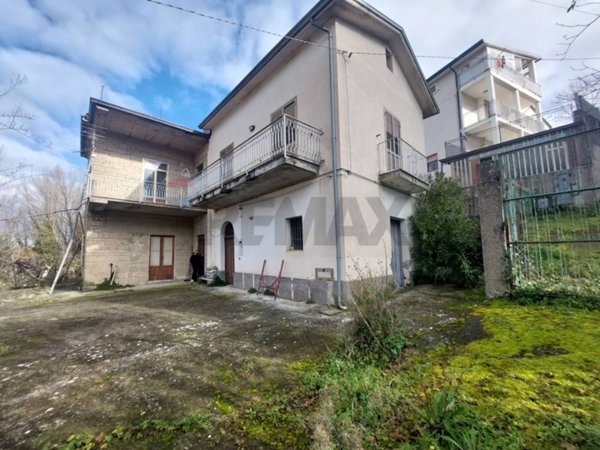 casa indipendente in vendita ad Arpaise in zona Russi