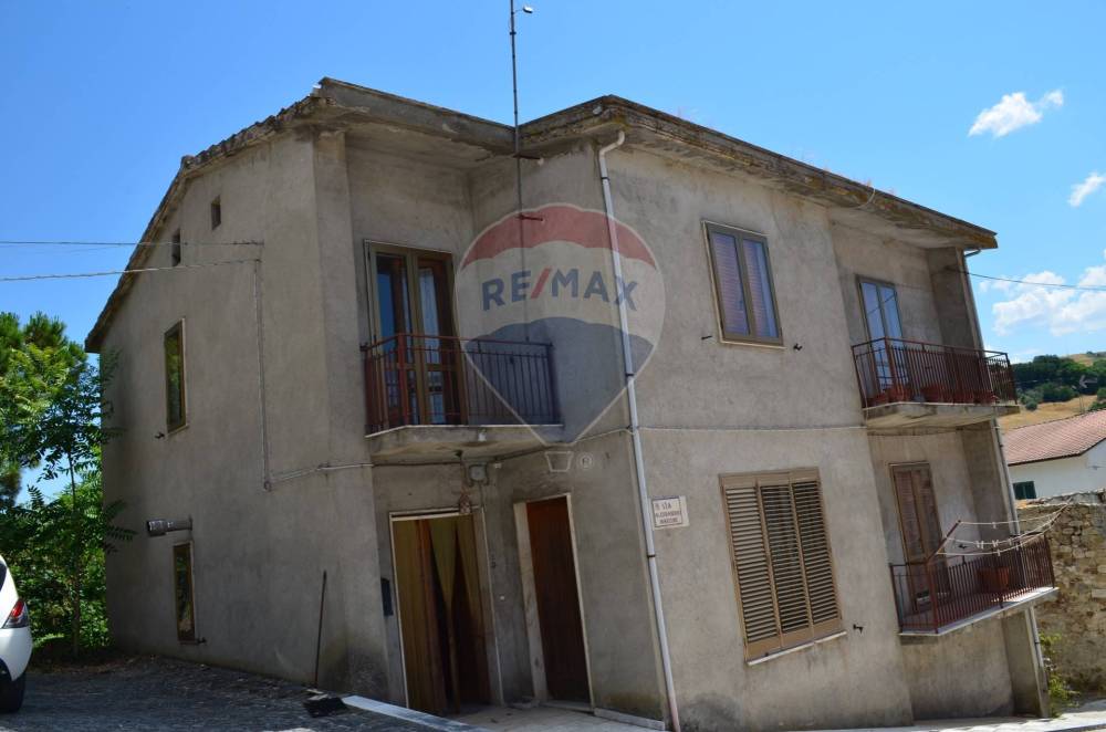 casa indipendente in vendita a Baselice