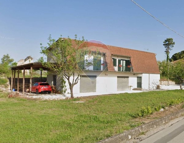 casa indipendente in vendita a Baselice