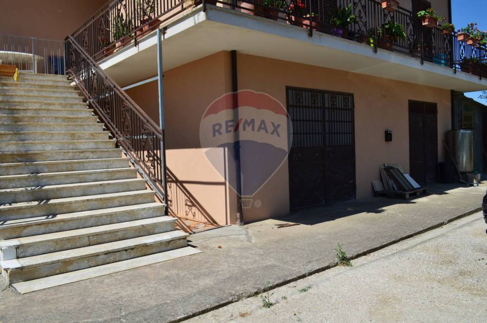 casa indipendente in vendita a Baselice