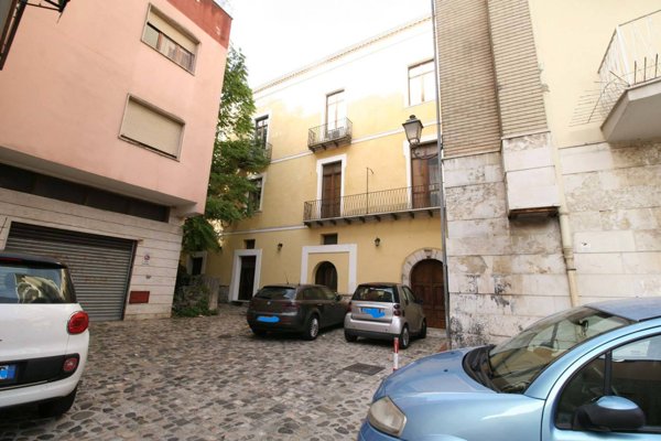 casa indipendente in vendita a Benevento in zona Centro Storico