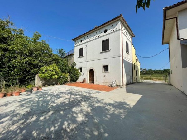 casa indipendente in vendita a Benevento in zona San Vitale