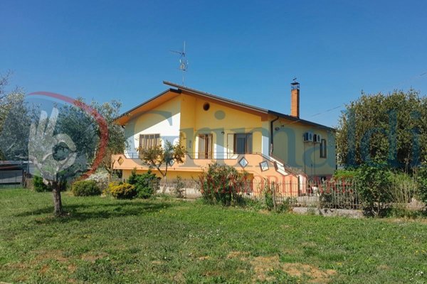 casa indipendente in vendita a Benevento in zona Ferrovia