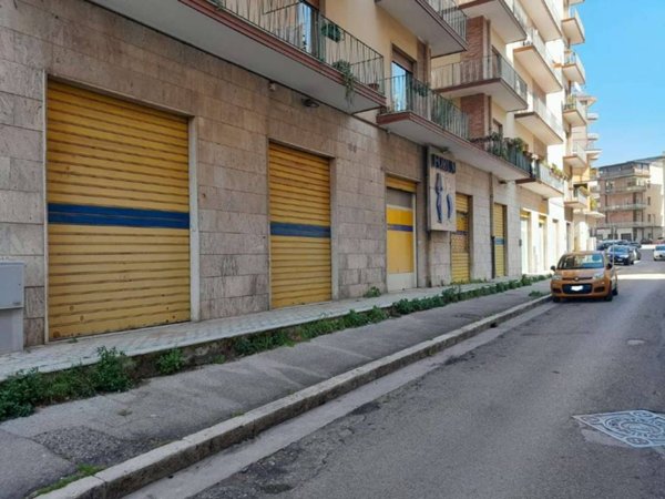 negozio in vendita a Benevento in zona Porta Rufina