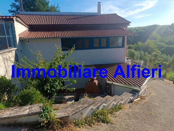 casa indipendente in vendita a Benevento in zona Coluonni