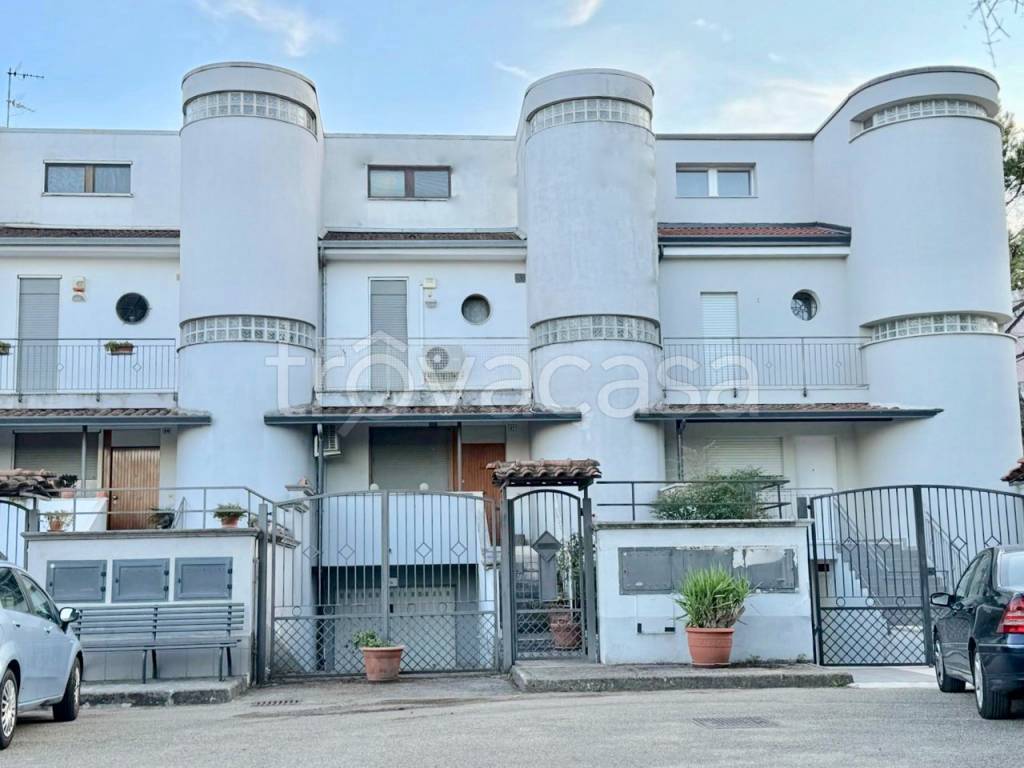 casa indipendente in vendita a Benevento in zona Pacevecchia