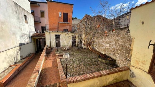 casa indipendente in vendita a Benevento in zona Centro Storico