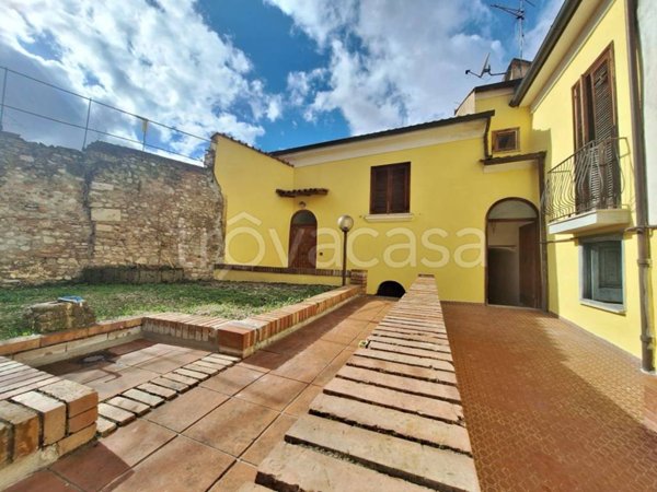 casa indipendente in vendita a Benevento in zona Centro Storico