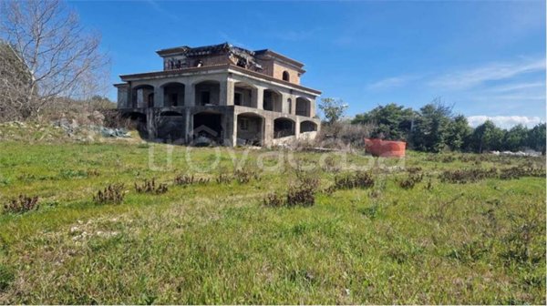 casa indipendente in vendita a Benevento in zona Centro Storico