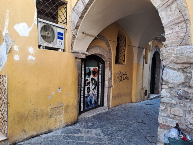 negozio in vendita a Benevento in zona Centro Storico