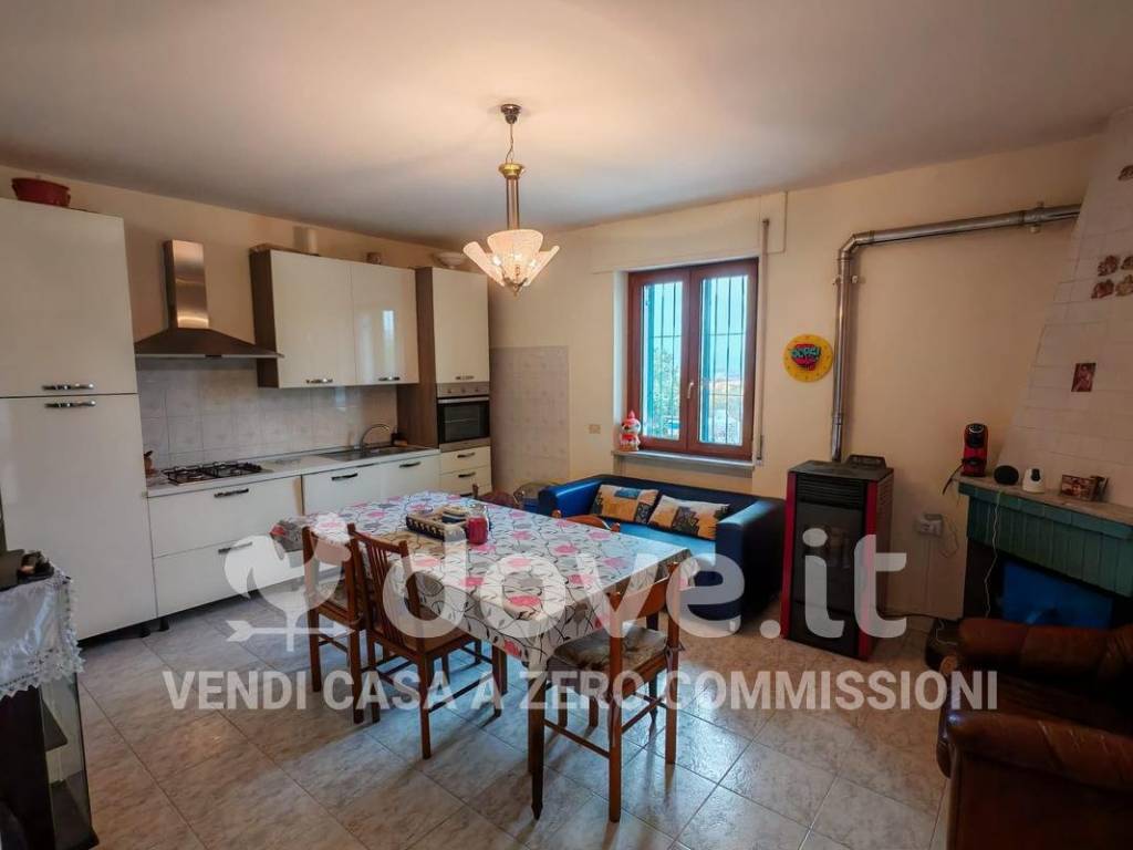 casa indipendente in vendita a Benevento in zona Centro Storico