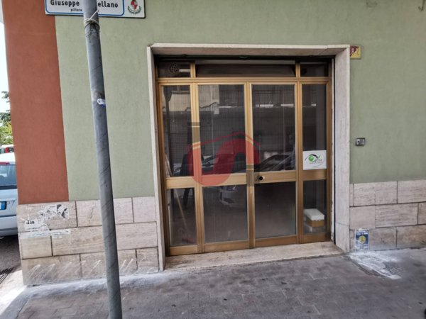 locale commerciale in vendita a Benevento in zona Mellusi / Atlantici