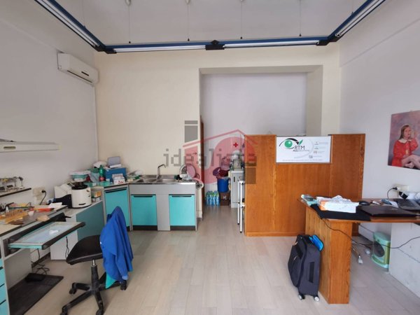 locale commerciale in vendita a Benevento in zona Mellusi / Atlantici