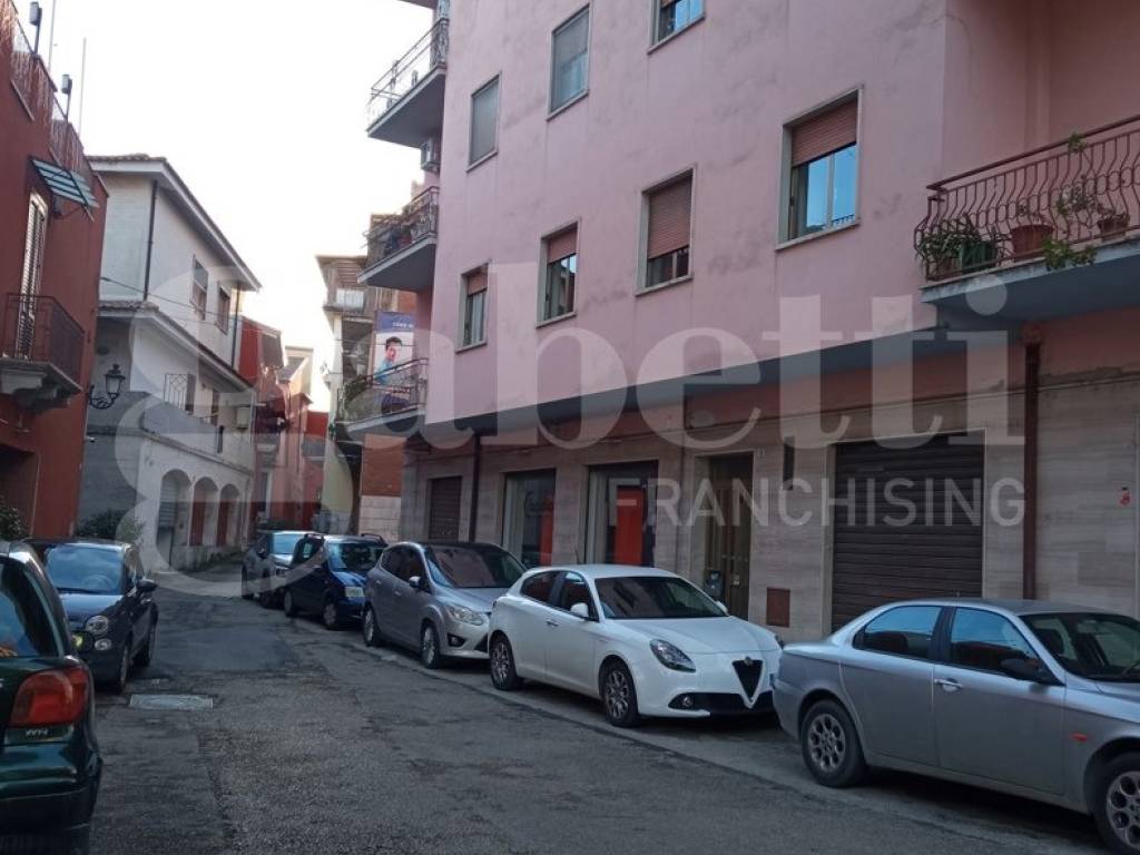 negozio in vendita a Benevento in zona Centro Storico
