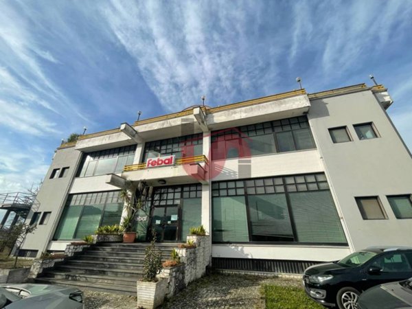 locale commerciale in vendita a Benevento