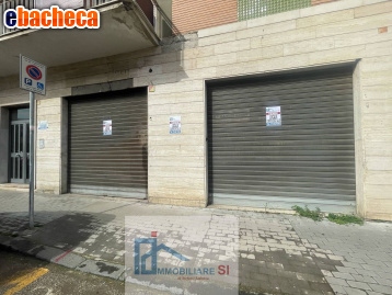 locale commerciale in vendita a Benevento in zona Centro Storico