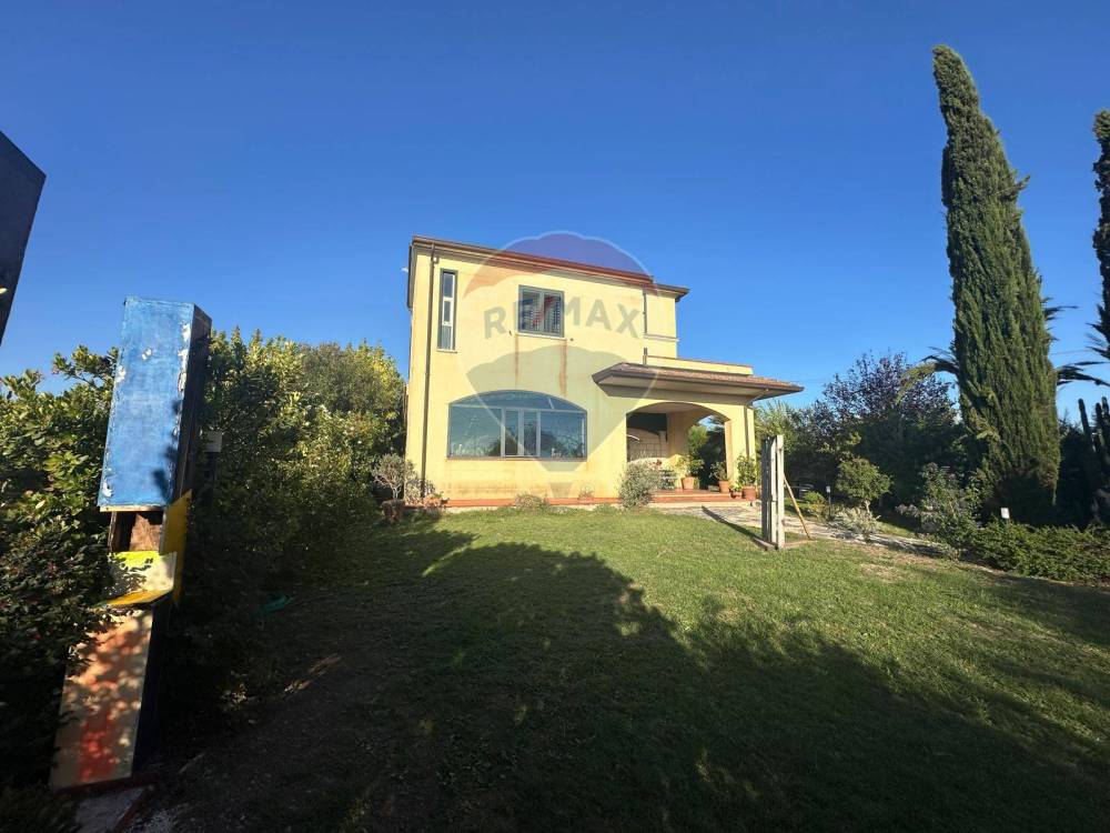 casa indipendente in vendita a Benevento in zona Ferrovia