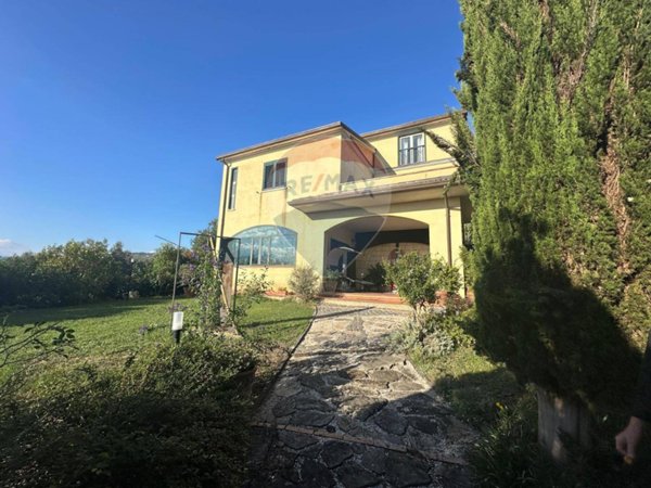 casa indipendente in vendita a Benevento in zona San Vitale