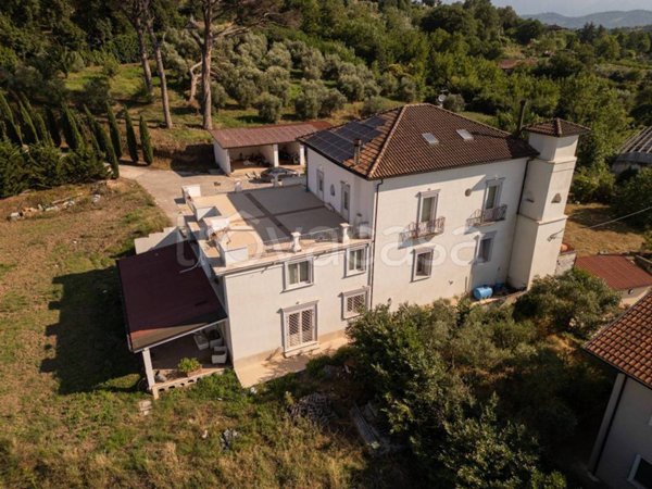 casa indipendente in vendita a Benevento in zona Centro Storico