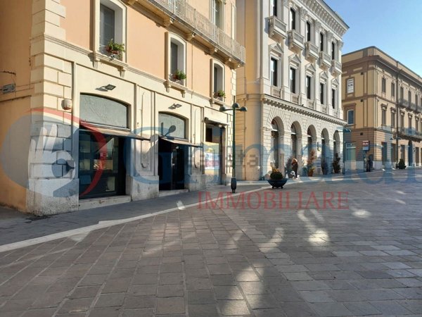 locale commerciale in vendita a Benevento in zona Centro Storico
