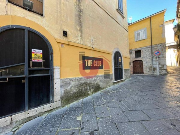 locale commerciale in vendita a Benevento