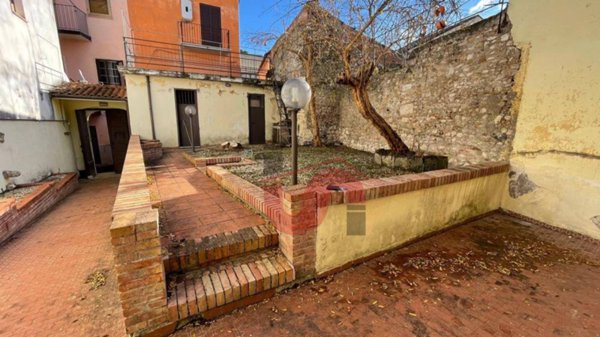 casa indipendente in vendita a Benevento in zona Centro Storico