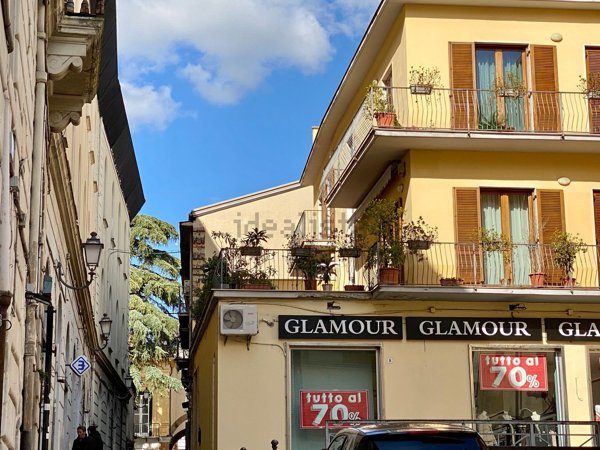 locale commerciale in vendita a Benevento in zona Centro Storico