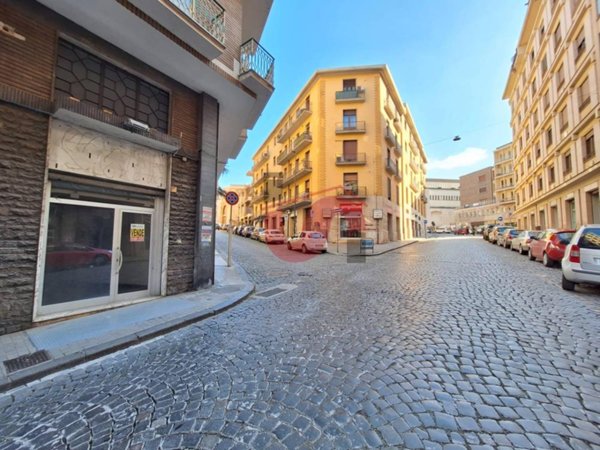 locale commerciale in vendita a Benevento in zona Centro Storico