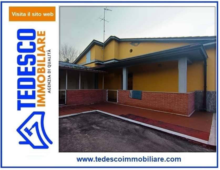 casa indipendente in vendita a Benevento in zona Libertà