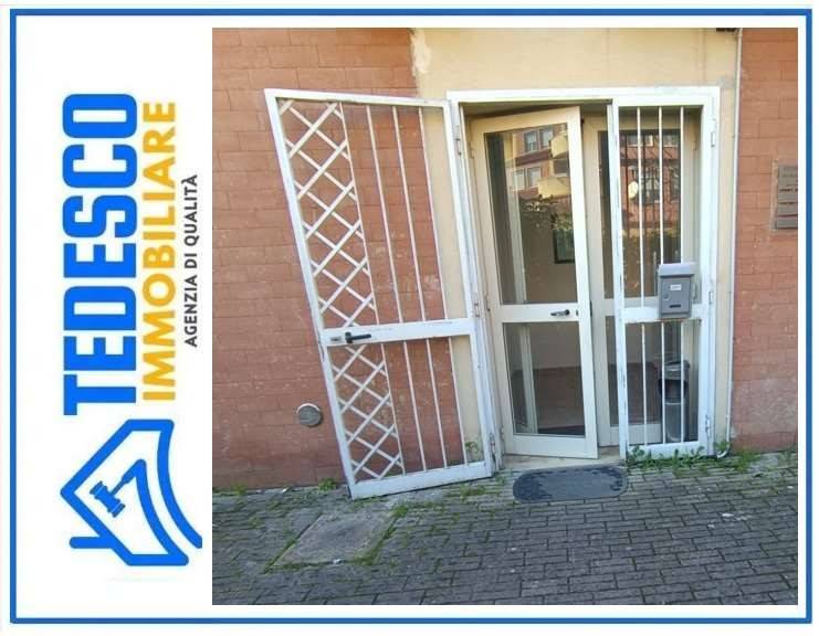 locale commerciale in vendita a Benevento in zona Porta Rufina
