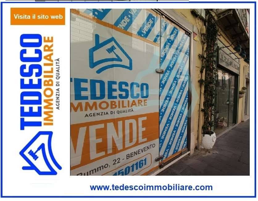 negozio in vendita a Benevento in zona Centro Storico