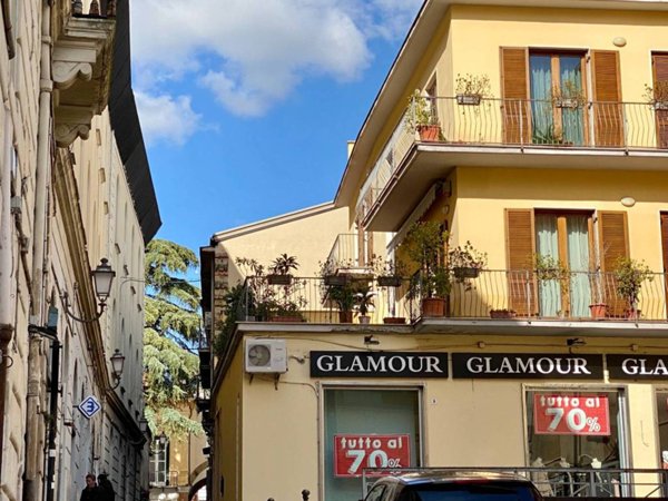 negozio in vendita a Benevento in zona Centro Storico