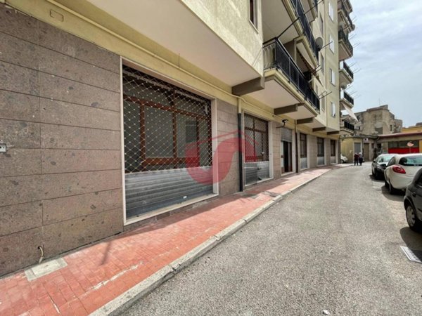 locale commerciale in vendita a Benevento in zona Ferrovia