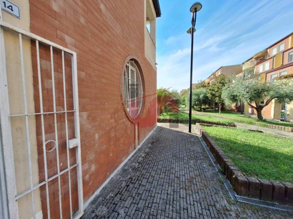 negozio in vendita a Benevento in zona Porta Rufina