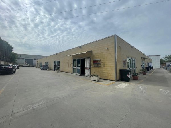locale commerciale in vendita a Benevento