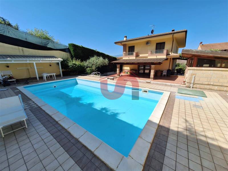 casa indipendente in vendita a Benevento in zona Mellusi / Atlantici